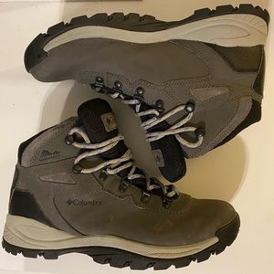 Columbia Woman’s Waterproof Hiking Boots (Size 10)